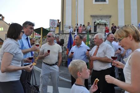 KNOBLEHARJEVO 2012 - Otvoritev ceste in pločnika do osnovne šole Frana Metelka 34